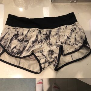 lululemon Speed Up shorts - 4 way stretch